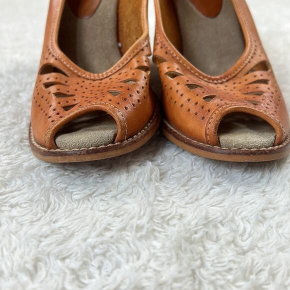 Vintage 70s Fanfares leather and suede peep toe wedge heels in Malt, size 6.5 - Picture 2 of 11